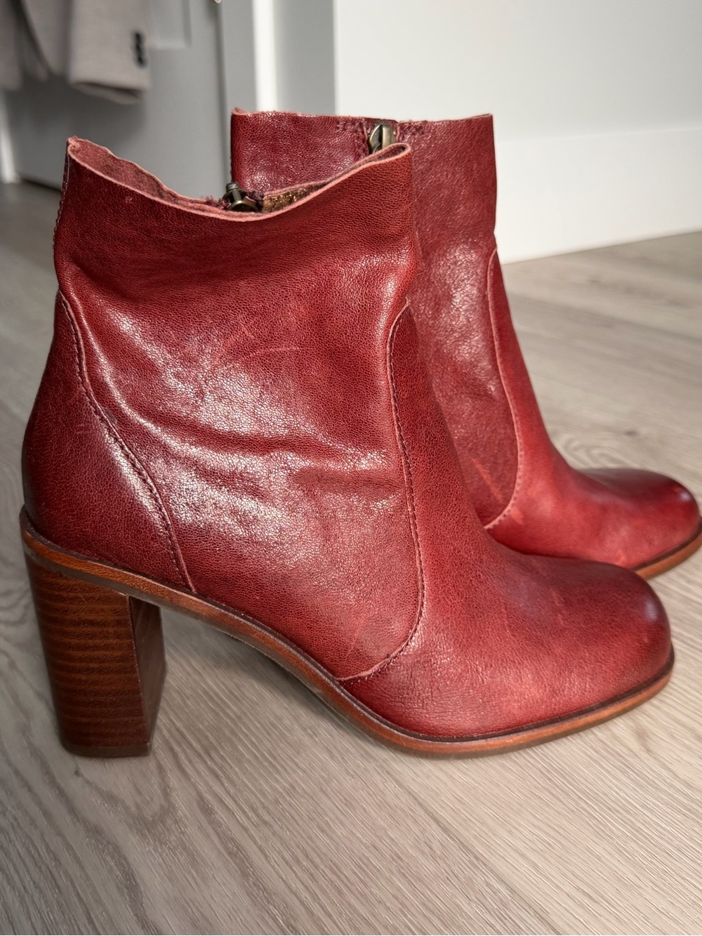 Gorgeous Söfft brand genuine leather boots
